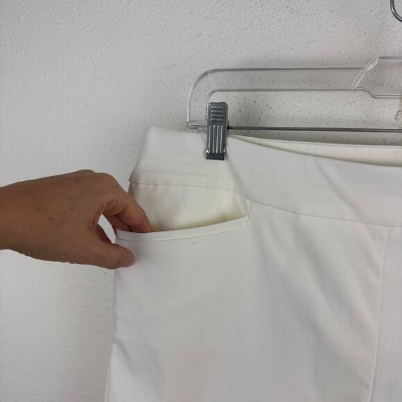 NWT Chico's Brigitte Pull-On Slim Bermuda Shorts - Picture 2 of 6